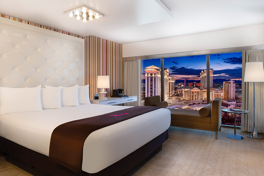 Go Room with King Bed and Strip View