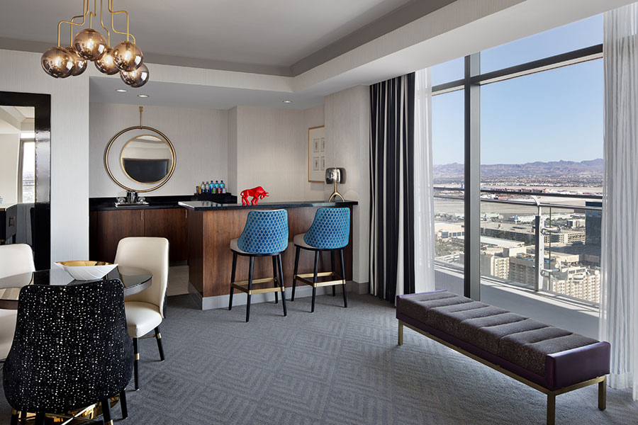 Wraparound Terrace Suite - Dining and Bar Area