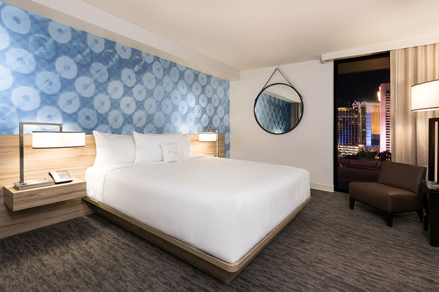 Deluxe Room with King Bed, High Roller View