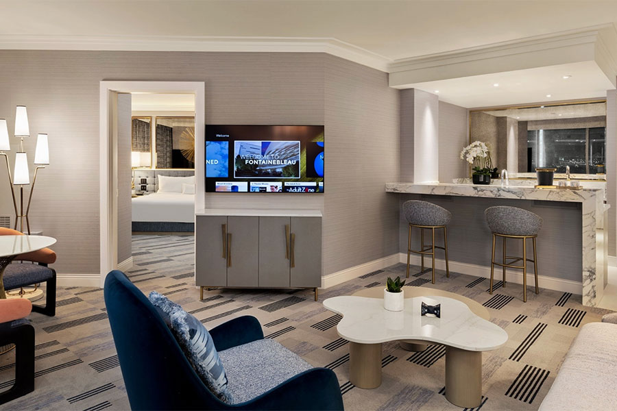 Noble Suite - Living and Dining Area